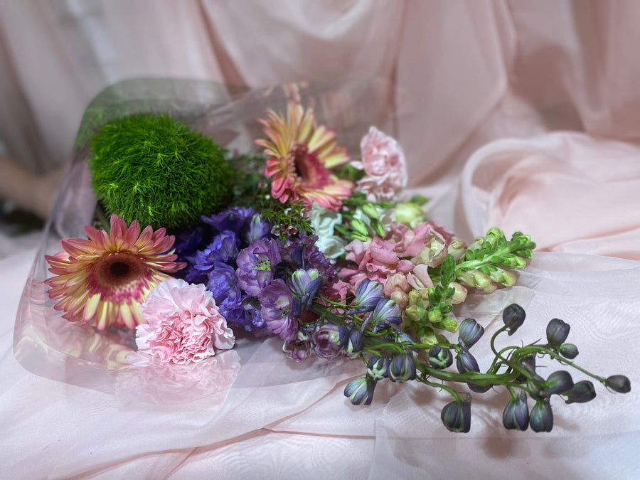 Market Flowers (Hand-Tied & Fresh)
