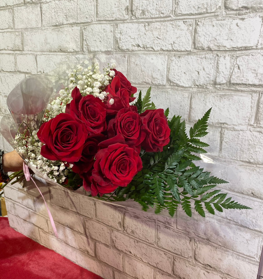 LONG-STEMMED ROSES (6)